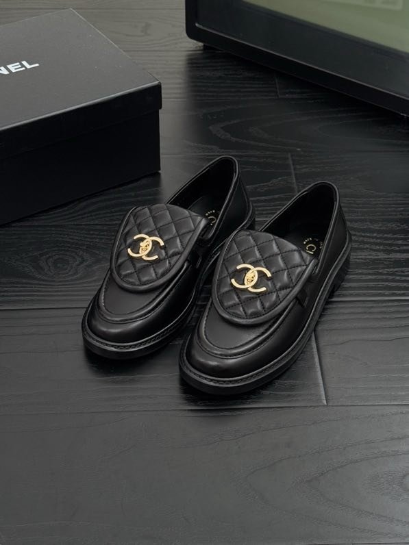 Лоферы шкіряні жіночі фото 6