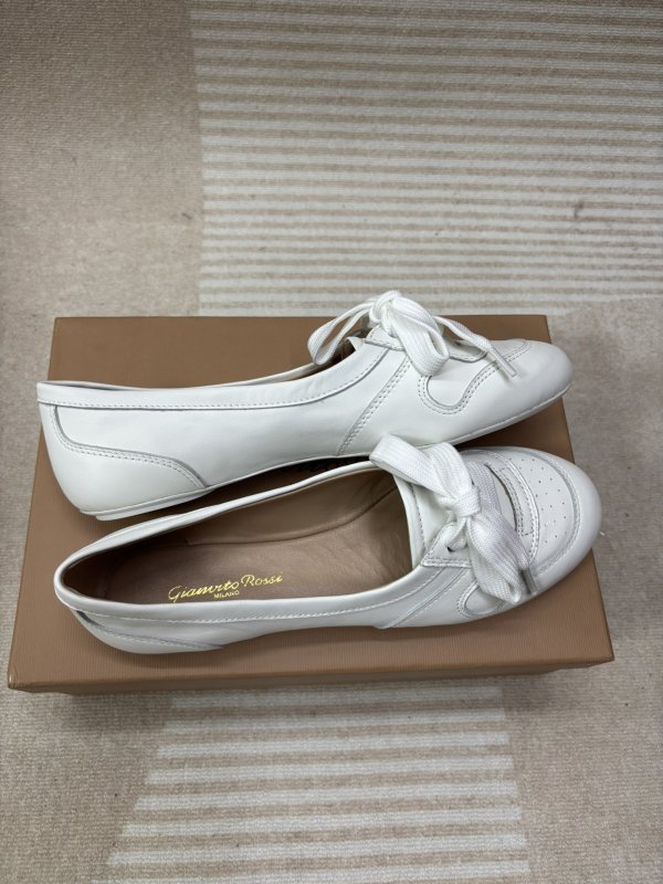 Лоферы кожаные женские фото 6