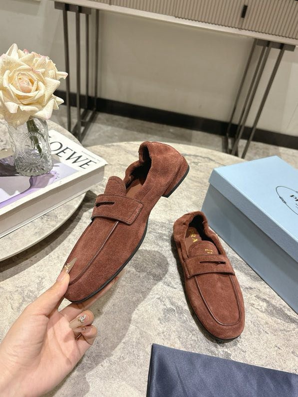 Лоферы кожаные женские фото 7