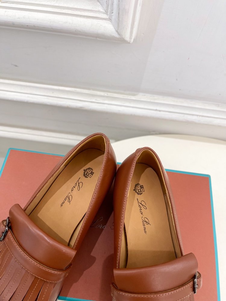 Лоферы кожаные женские фото 7