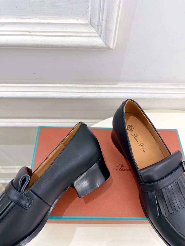 Лоферы кожаные женские фото 7