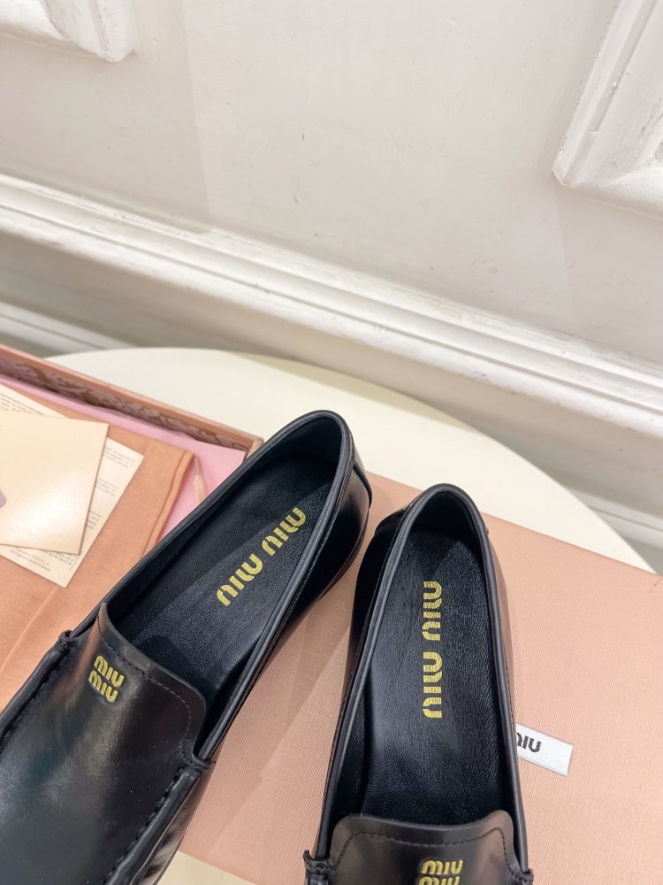 Лоферы кожаные женские фото 7