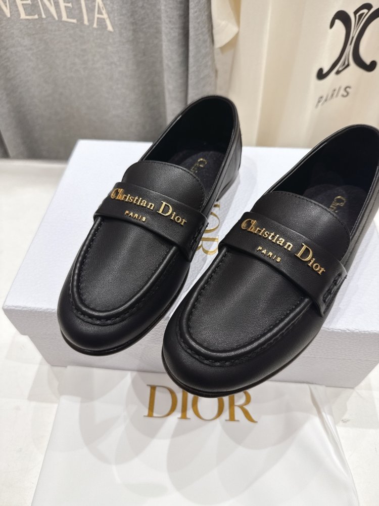 Лоферы кожаные женские фото 7