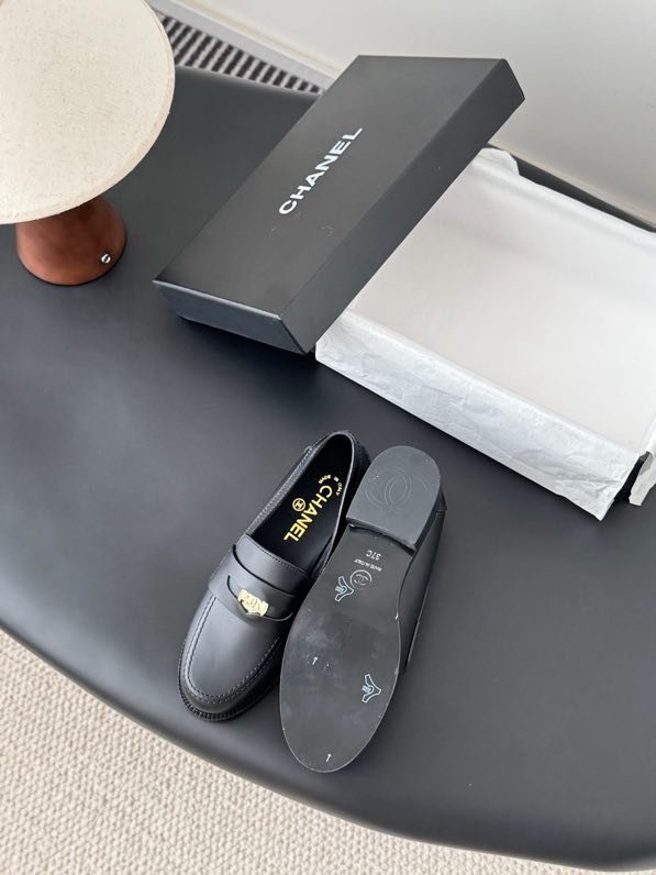 Лоферы кожаные женские фото 7