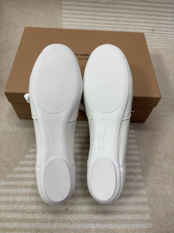 Лоферы кожаные женские фото 7