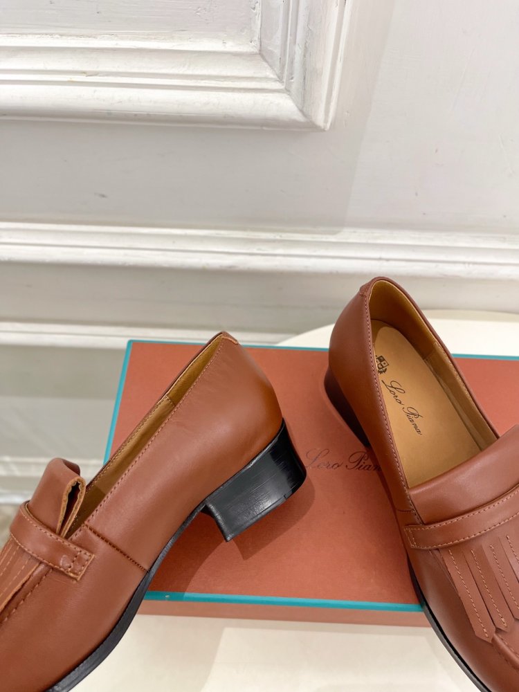 Лоферы кожаные женские фото 8