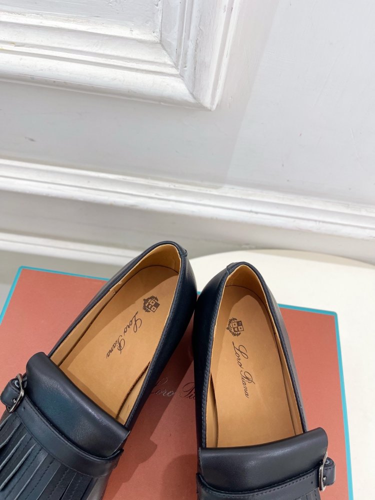 Лоферы кожаные женские фото 8