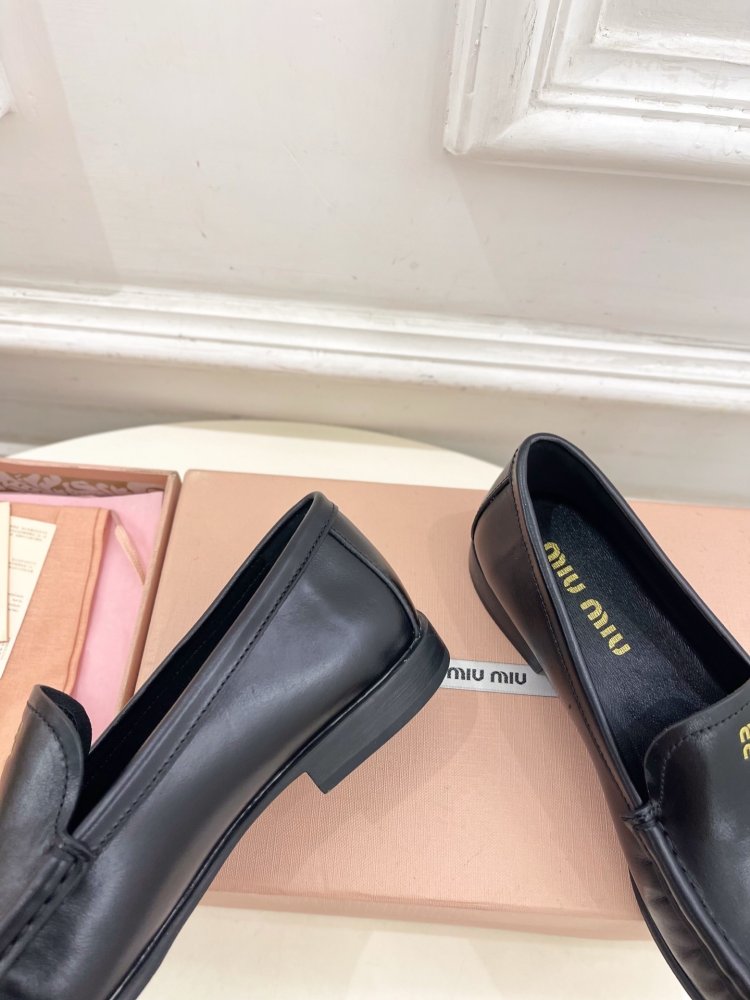 Лоферы кожаные женские фото 8