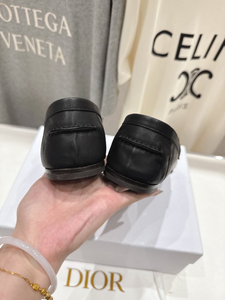 Лоферы кожаные женские фото 8