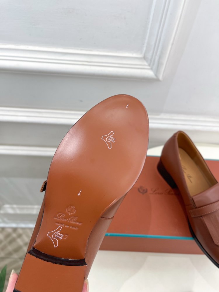 Лоферы кожаные женские фото 9