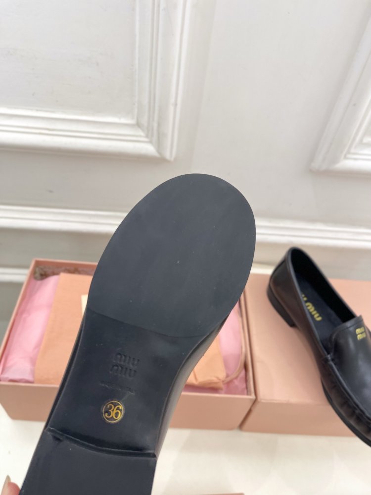 Лоферы кожаные женские фото 9