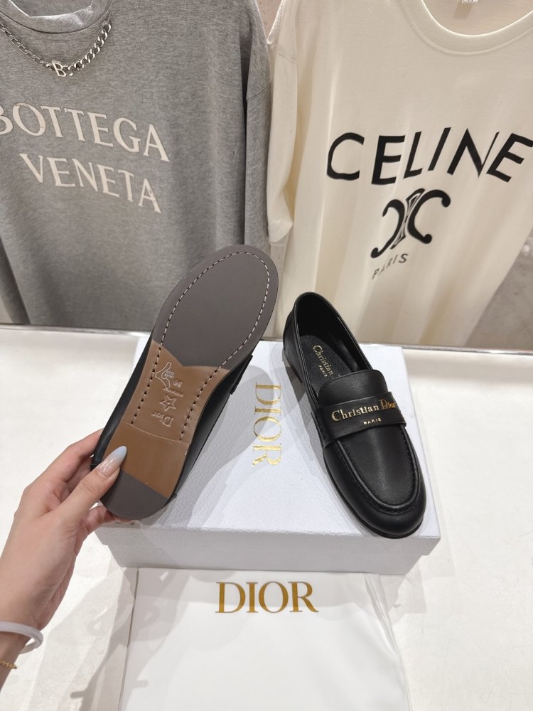 Лоферы кожаные женские фото 9