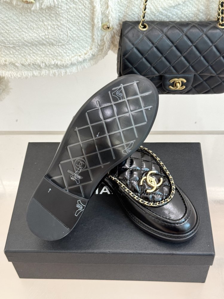 Лоферы кожаные женские фото 9