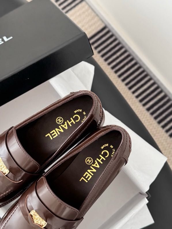 Лоферы кожаные женские фото 9