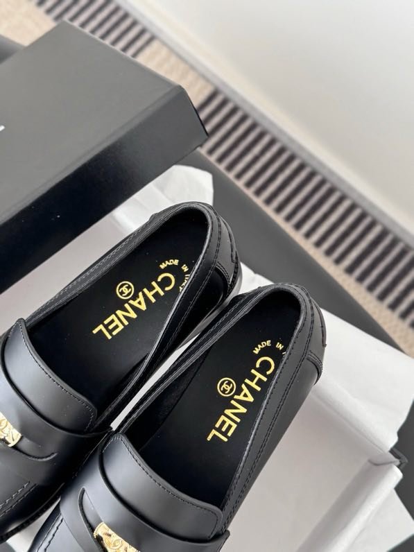 Лоферы кожаные женские фото 9