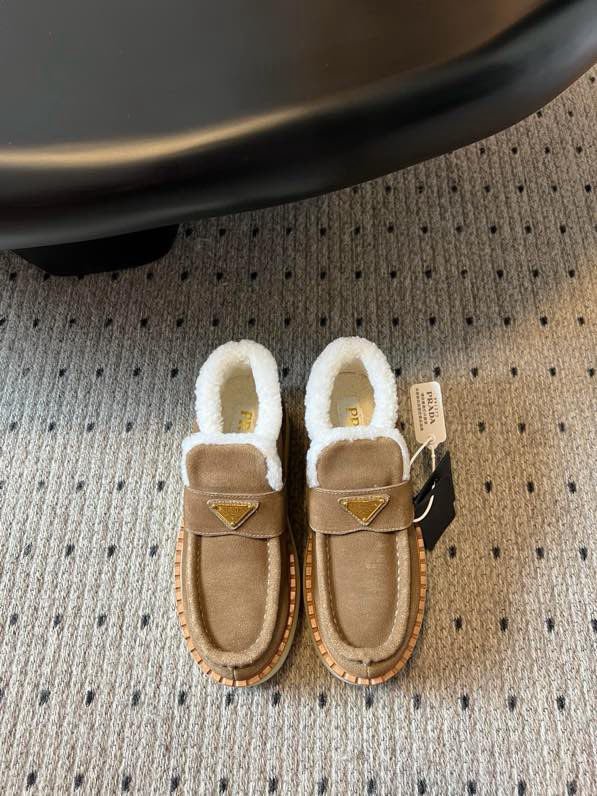 Лоферы on fur and high soled