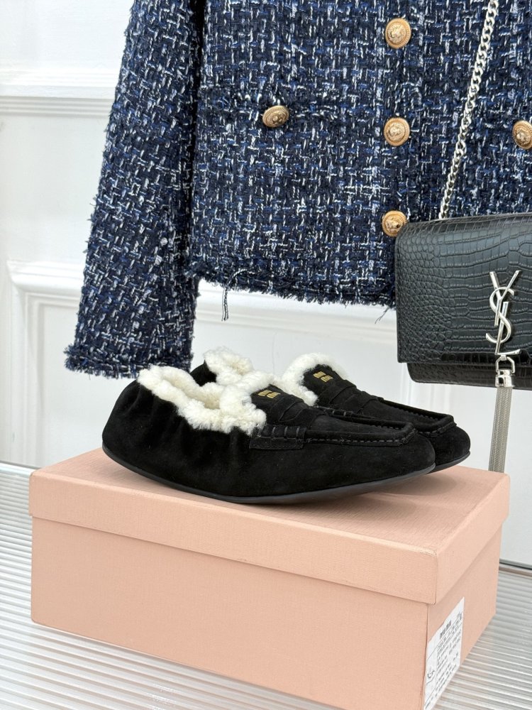 Лоферы на меху женские