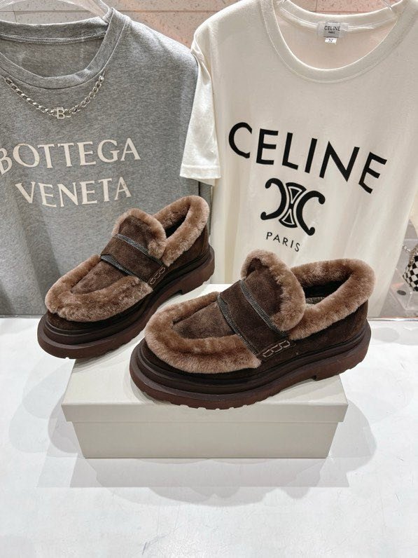 Лоферы на хутрі жіночі