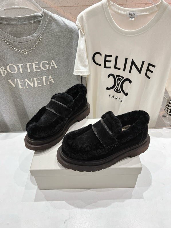 Лоферы на меху женские