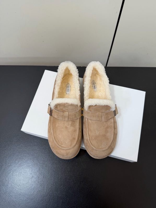 Лоферы на хутрі жіночі