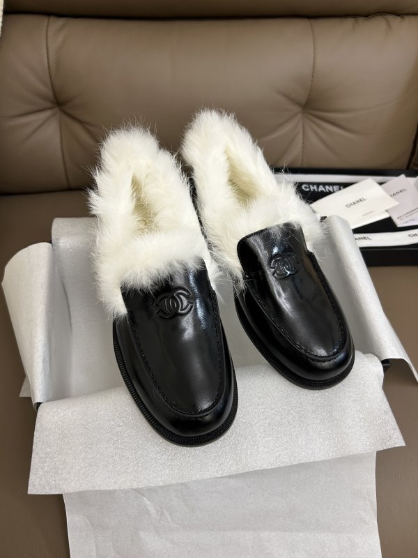 Лоферы на меху женские