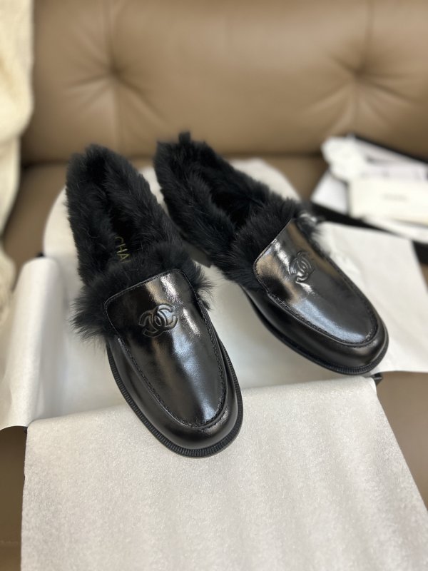 Лоферы на меху женские