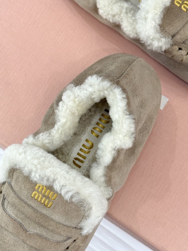 Лоферы на хутрі жіночі фото 8