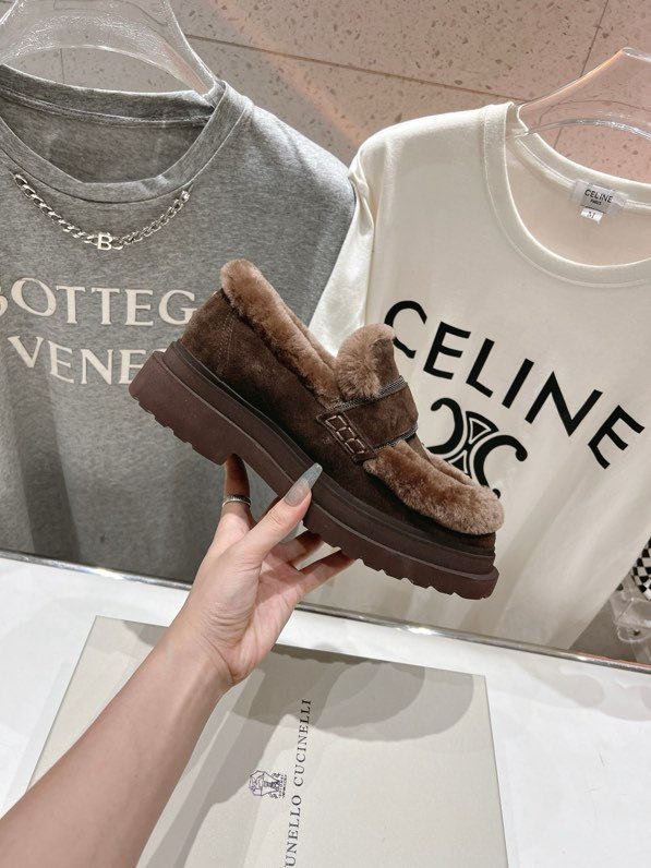 Лоферы на хутрі жіночі фото 8