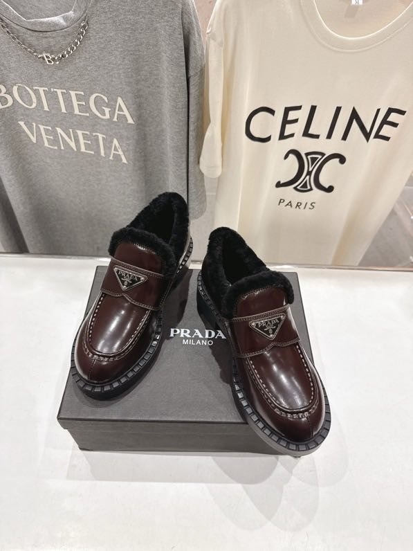 Лоферы на хутрі зимові