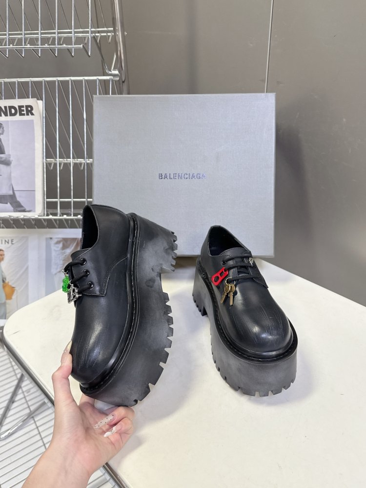 Лоферы на платформі BALENCIAGA STRIKE фото 5