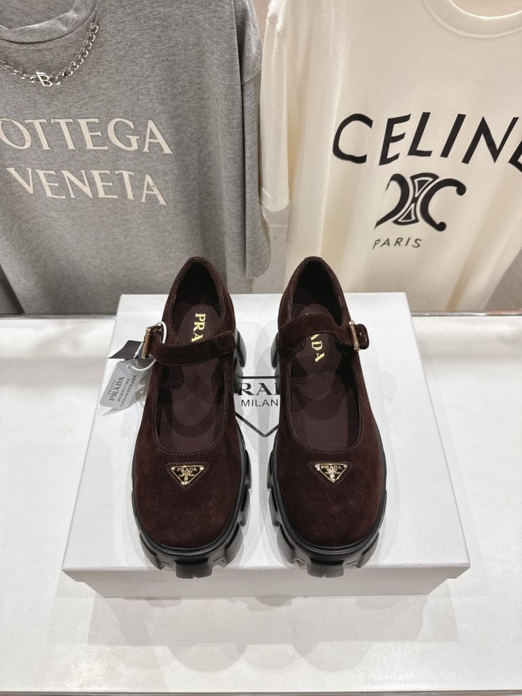 Лоферы на высокой подошве женские