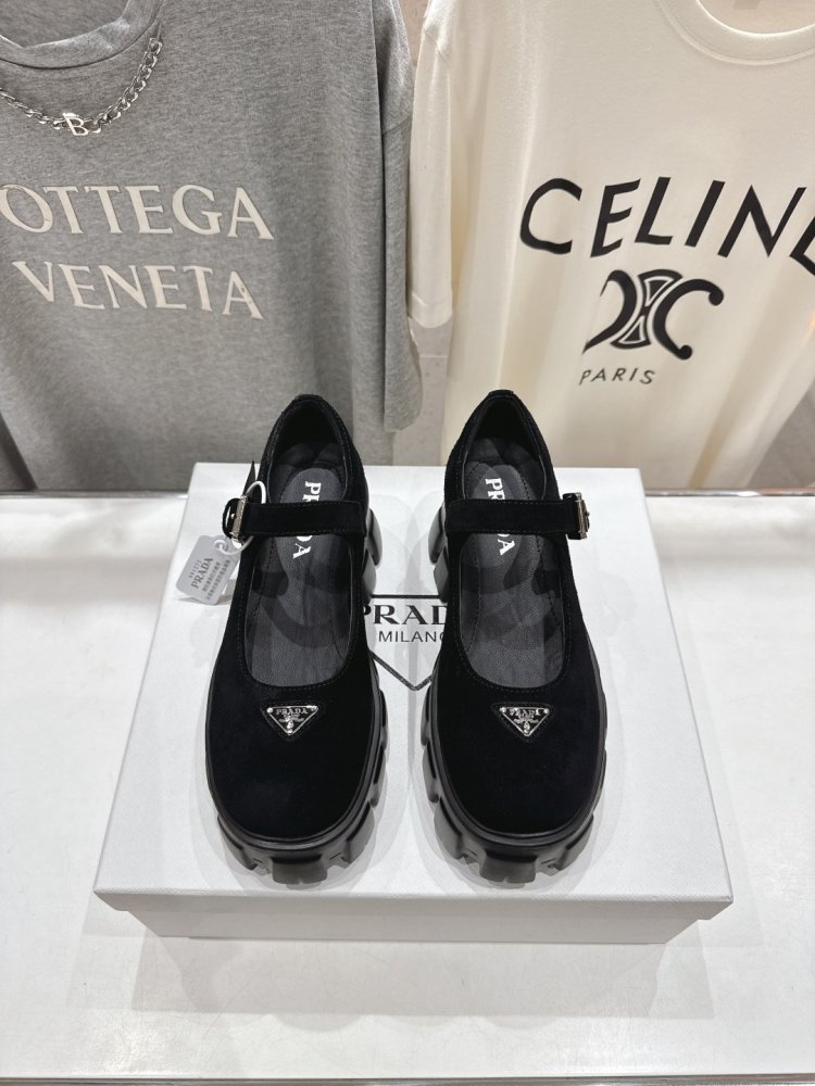 Лоферы на высокой подошве женские