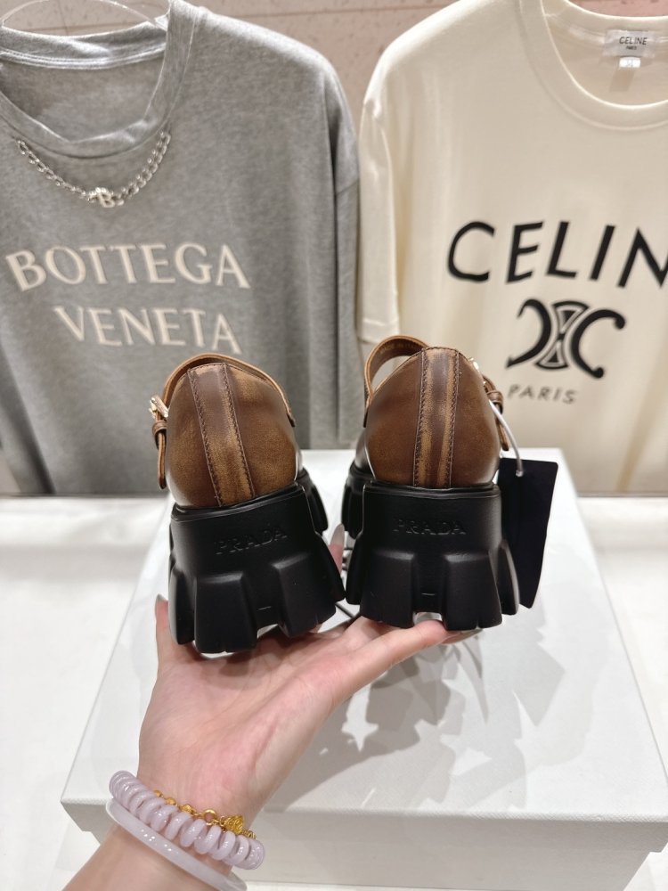 Лоферы на высокой подошве женские фото 8