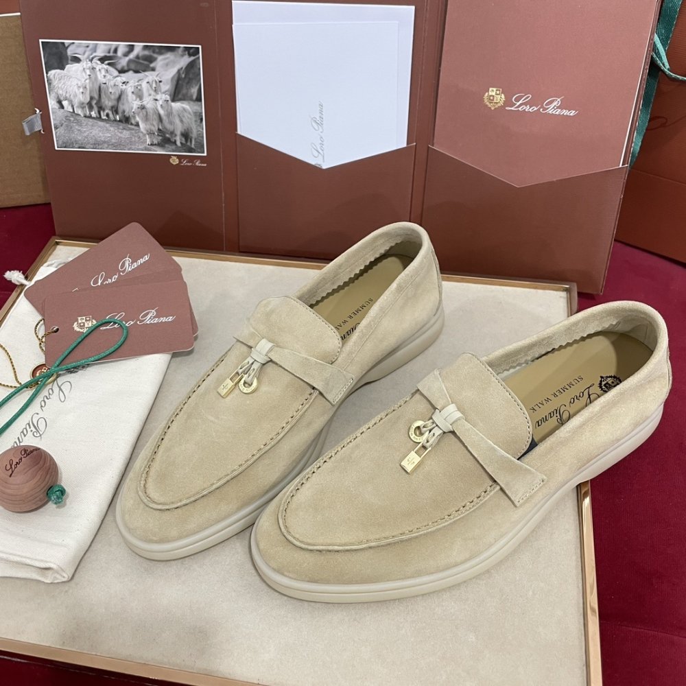 Лоферы Summer Charms из замши с золотистой фурнитурой