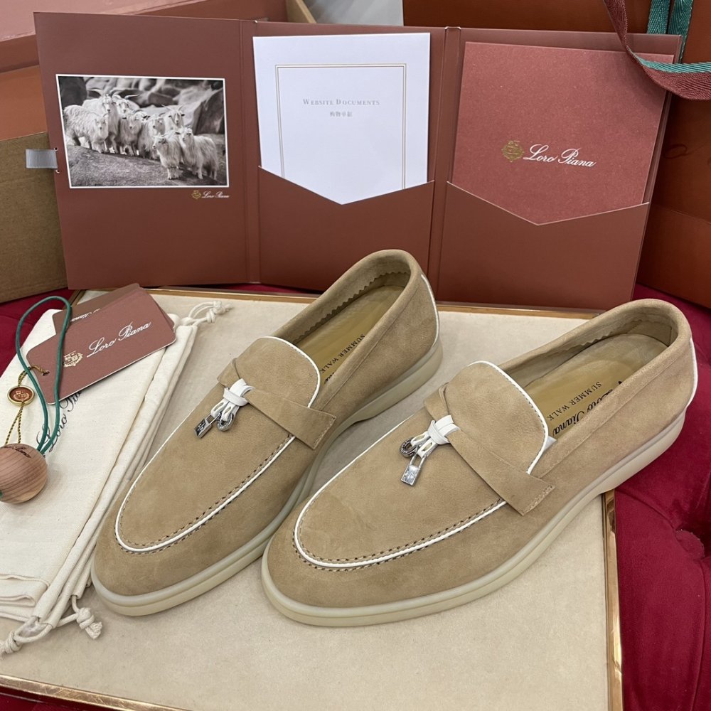 Лоферы Summer Walk из замши с серебристой фурнитурой