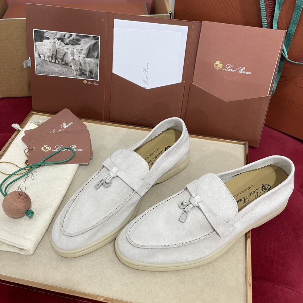 Лоферы Summer Walk из замши с серебристой фурнитурой