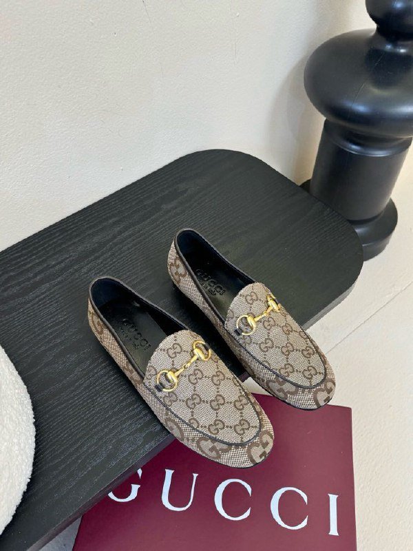 Лоферы женские