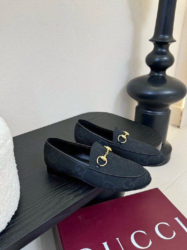 Лоферы женские