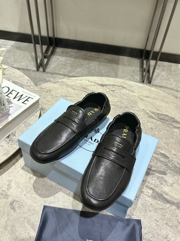 Лоферы женские