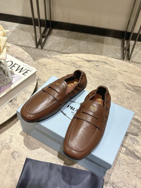 Лоферы женские