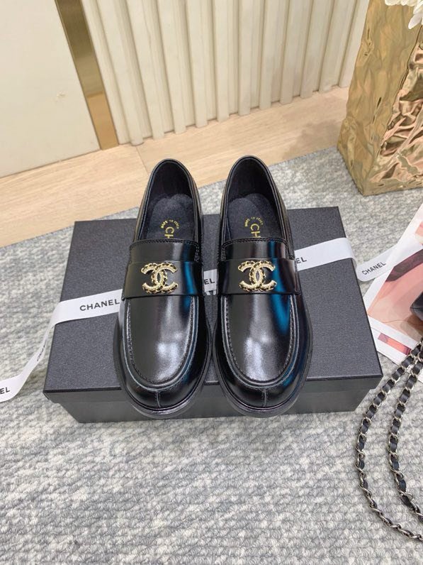 Лоферы женские