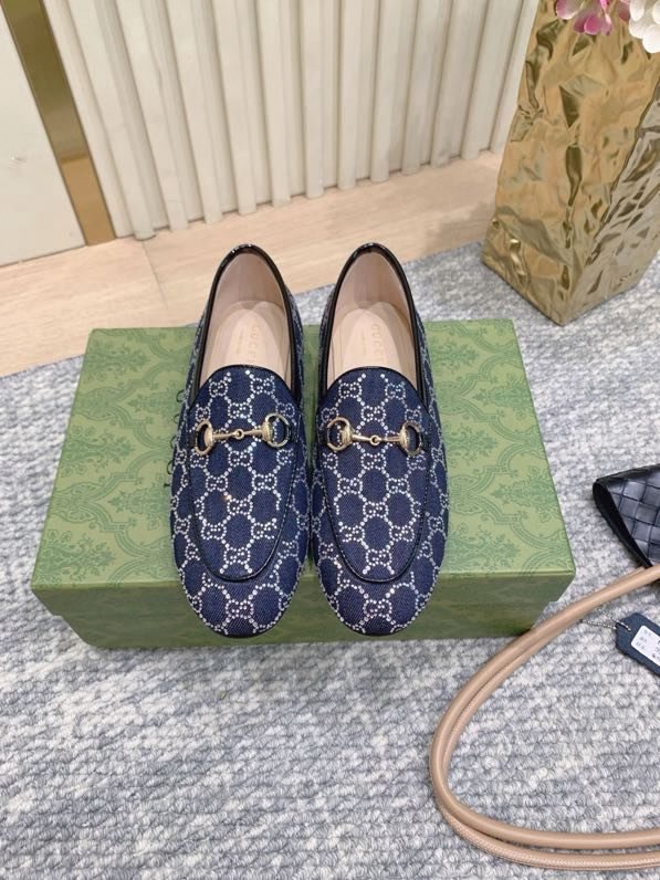 Лоферы женские