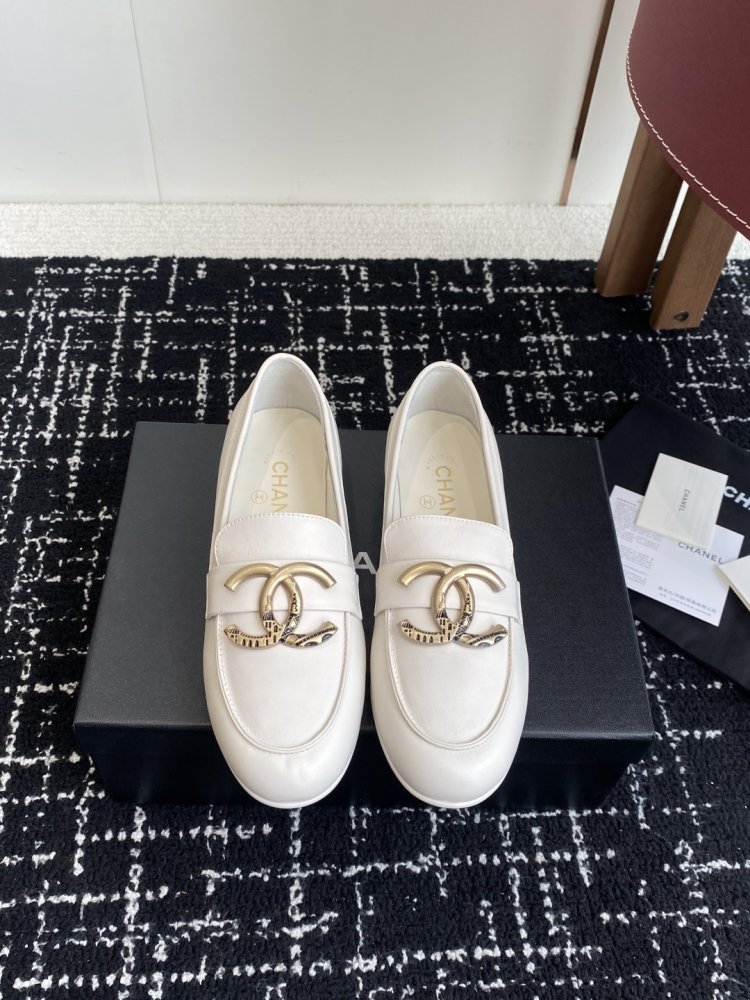 Лоферы женские