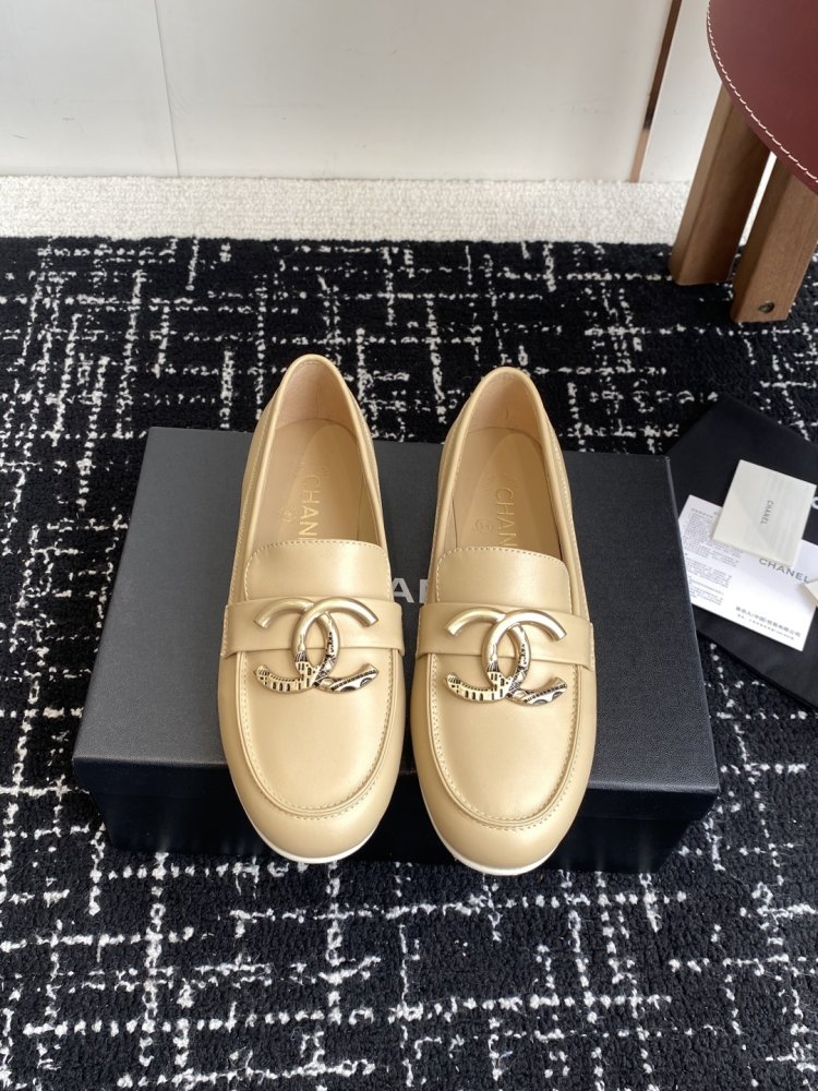 Лоферы женские