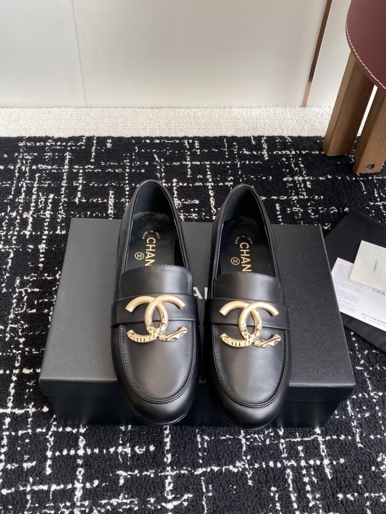 Лоферы женские