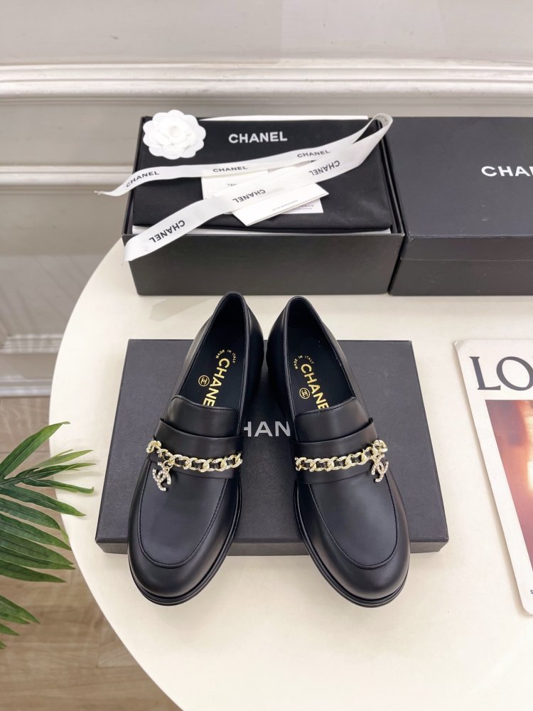 Лоферы женские