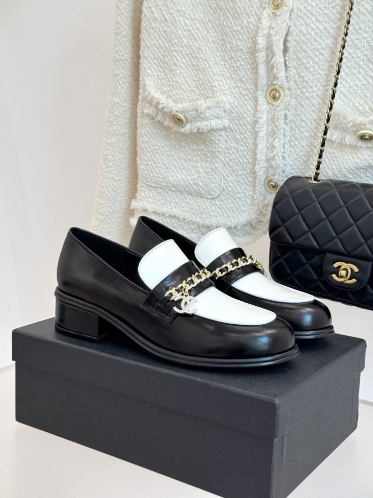 Лоферы женские