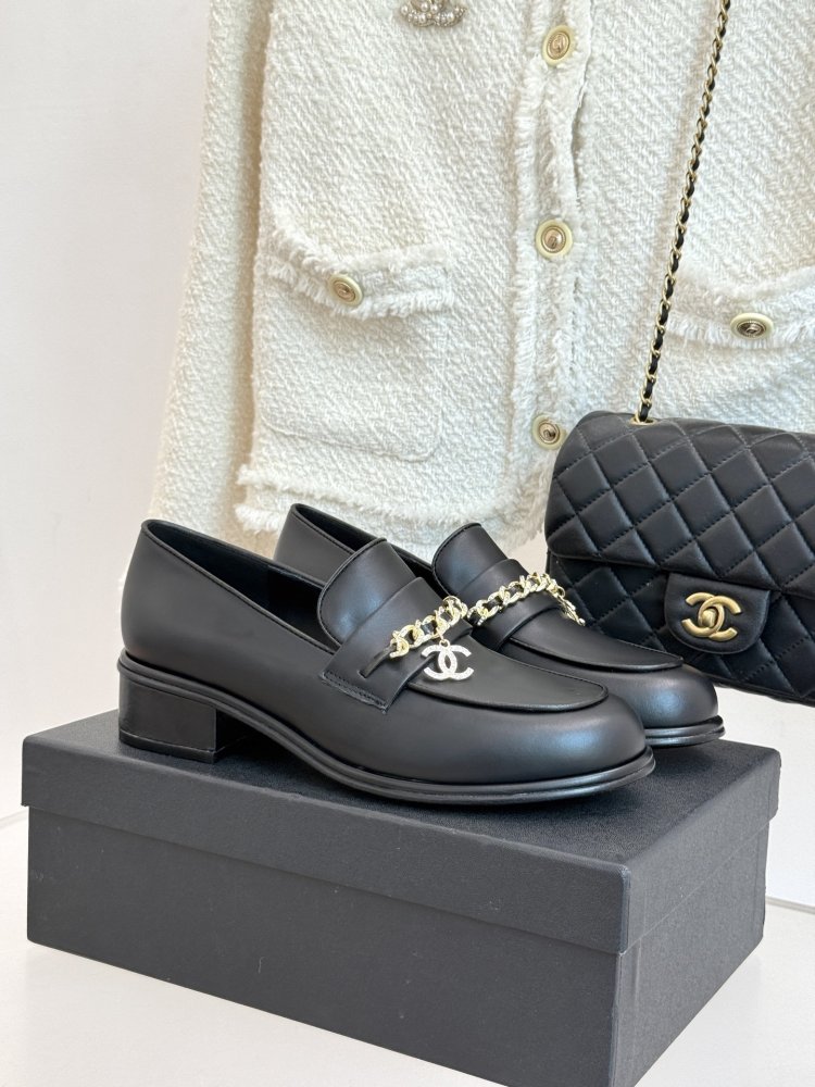 Лоферы женские