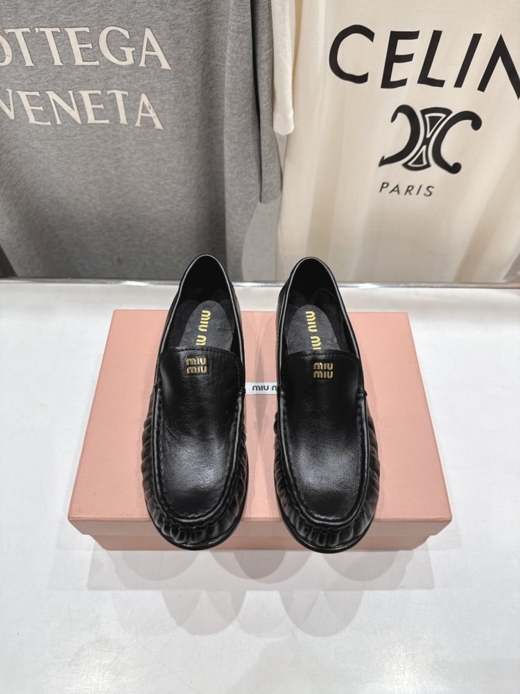 Лоферы женские