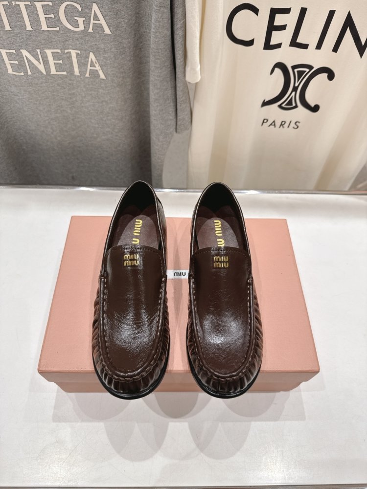 Лоферы женские